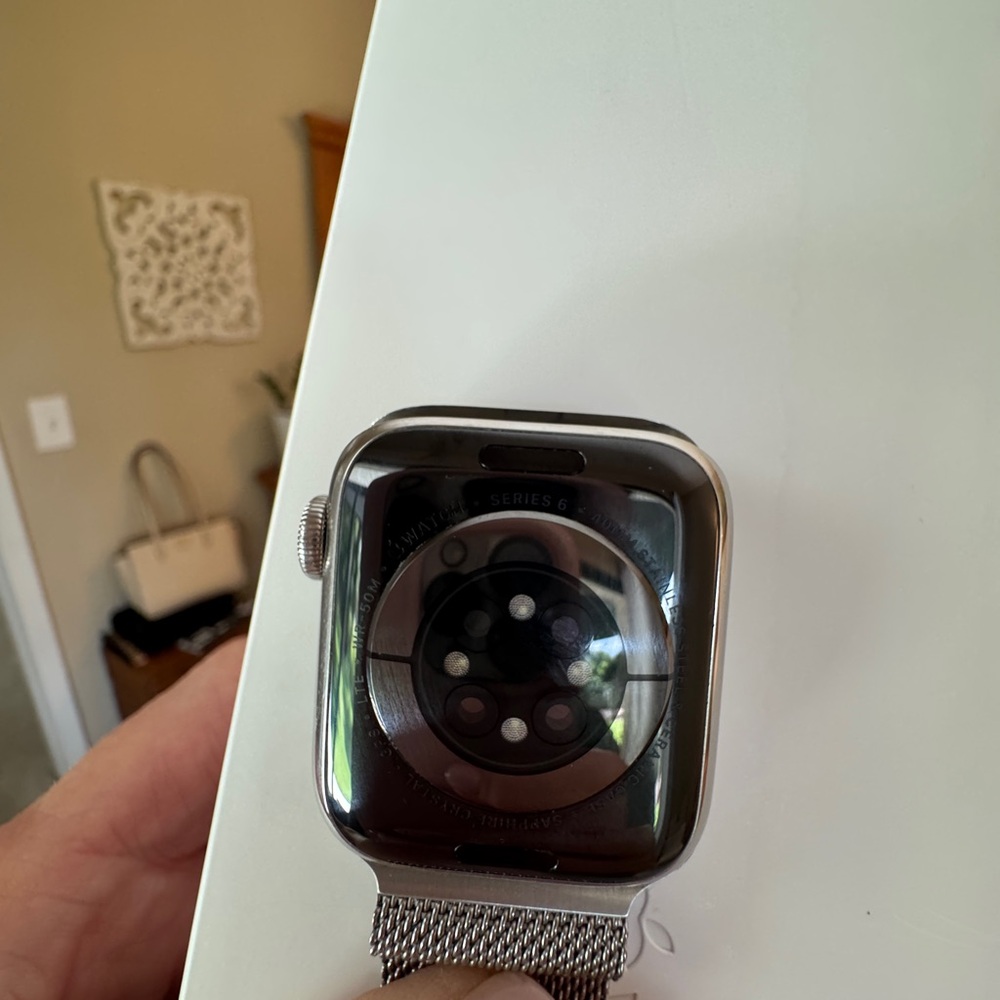 Apple Watch Stainless steel 6 series with cellular and gps. W/ Milanese loop - Picture 6 of 15